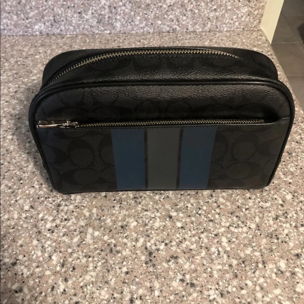 Men’s Signature Coach Travel Pouch